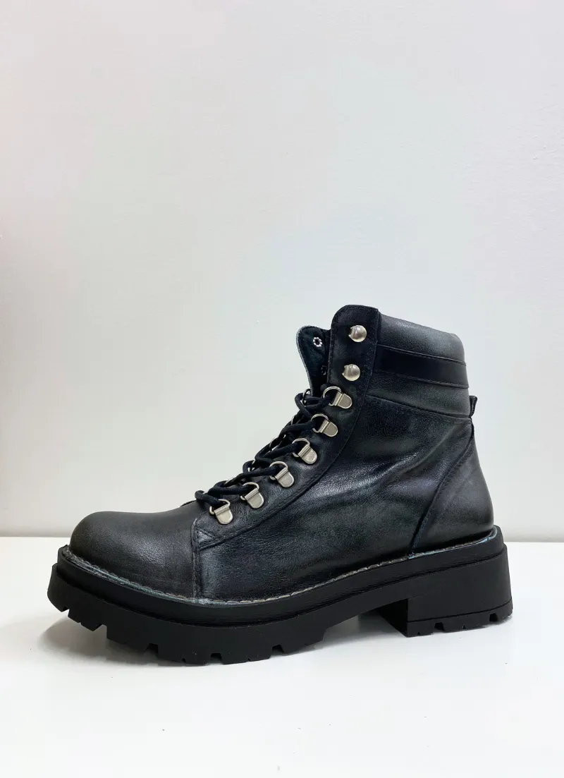 6079 Century Leather Boots