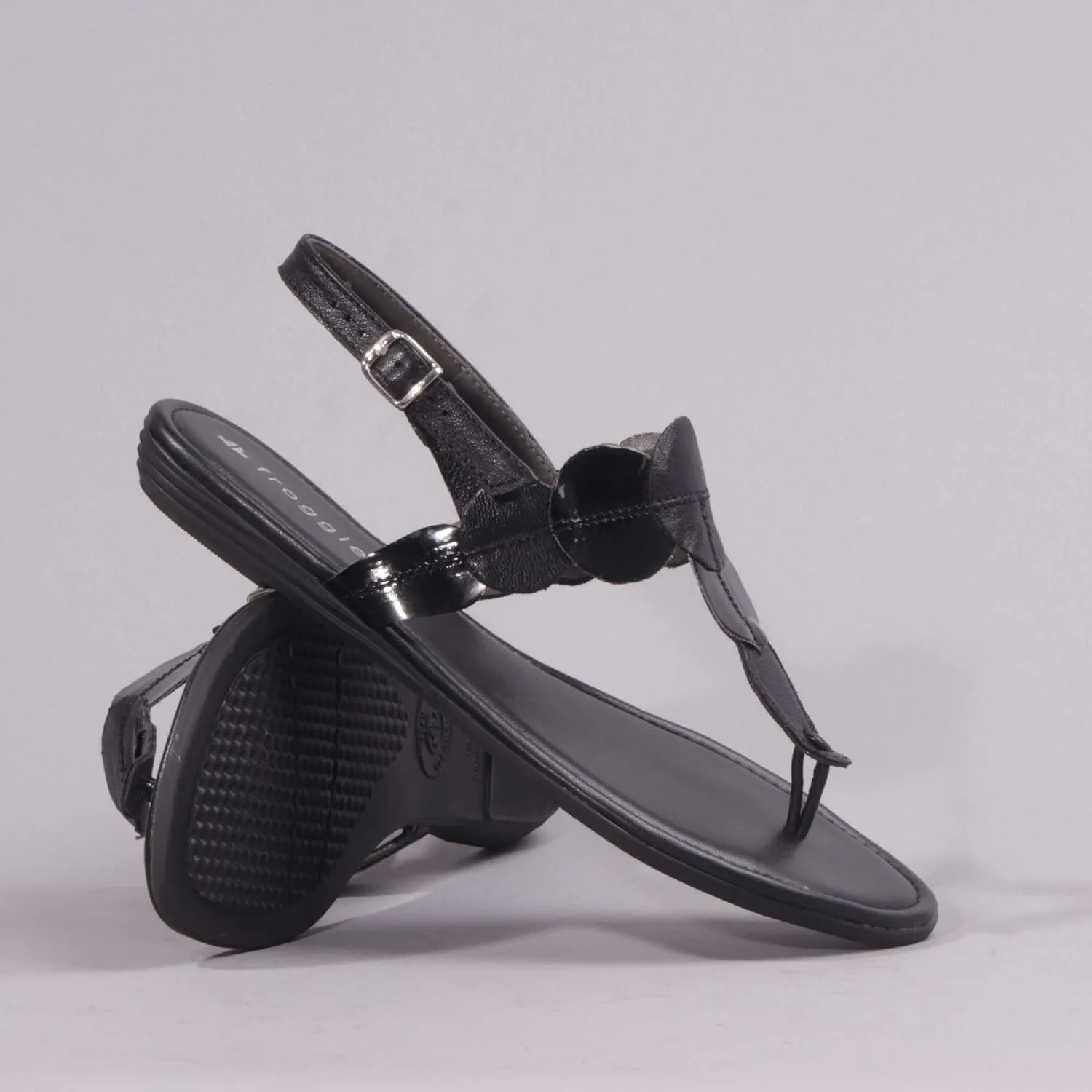 Circle-strap Sandal in Black - 12444