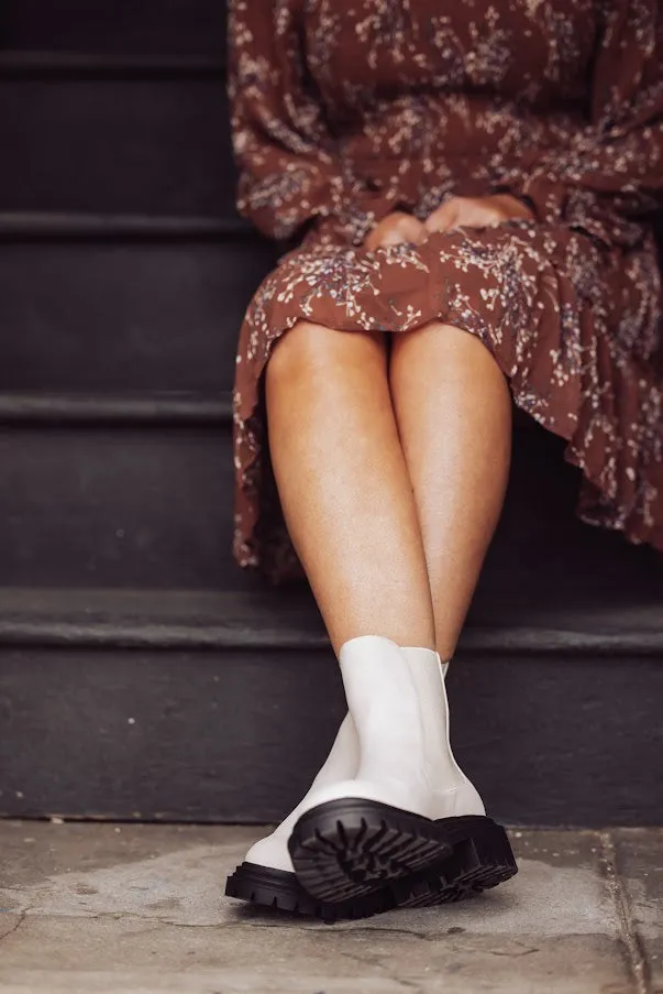 Nell Chelsea Ankle Boots - Sand